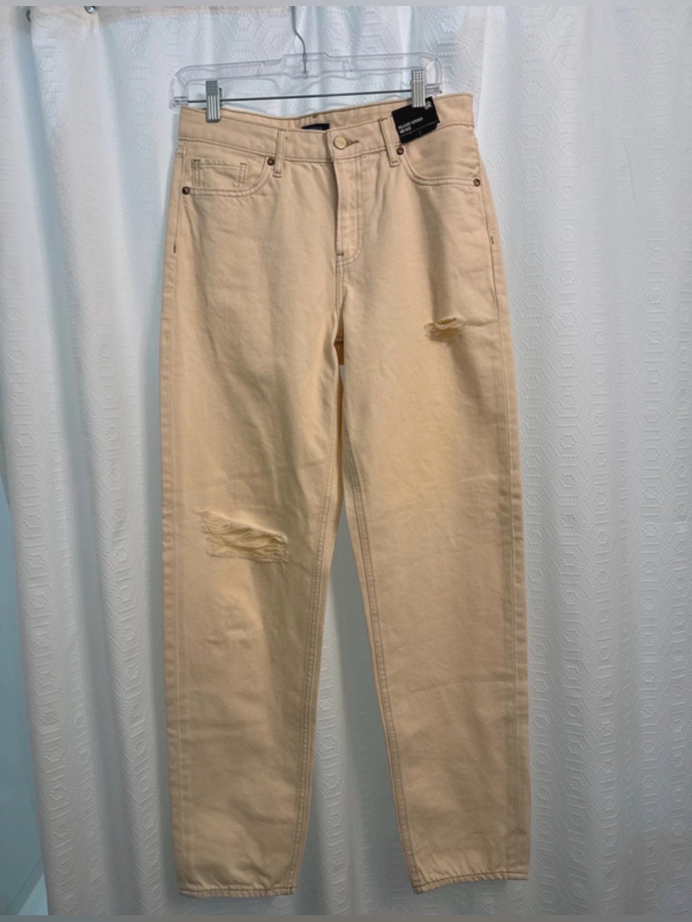 NWT. (Size6) Express-Cream colored relaxed tapered mid rise jeans